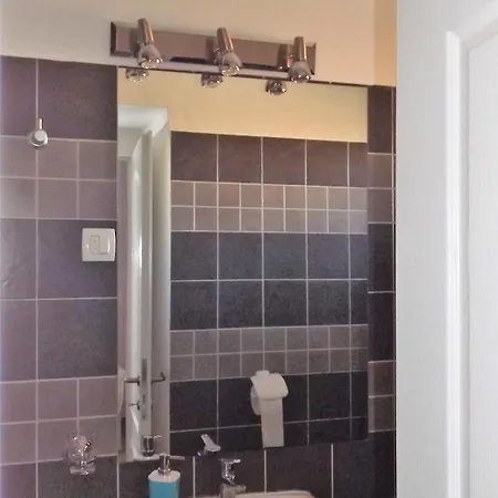 Holidays 16 Apartment Split