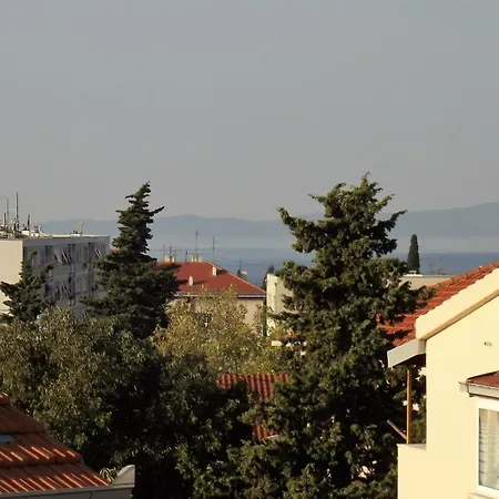 Holidays 16 * Split